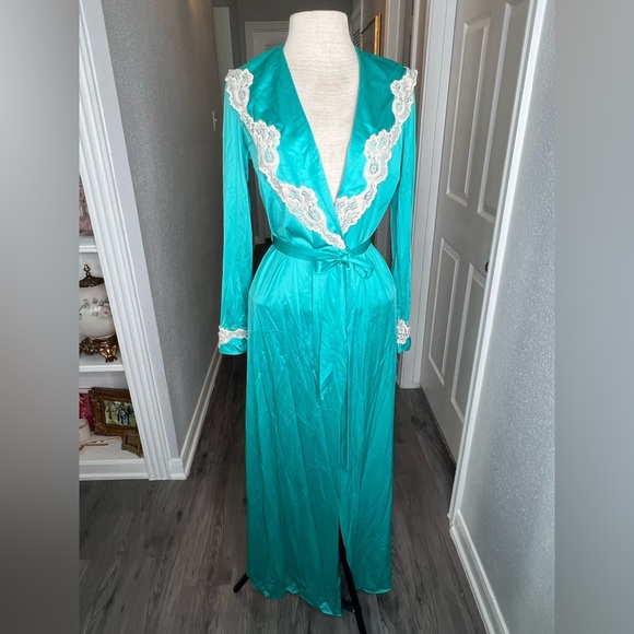 GLYDONS of Hollywood Vintage blue Lace pegnoir robe Size medium - Picture 1 of 13